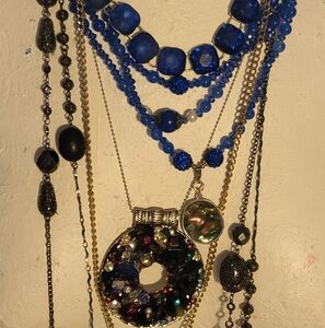 LIGUIDATION OF MY JEWELRT LOT#3 PRICED BELOW WHOLESALE